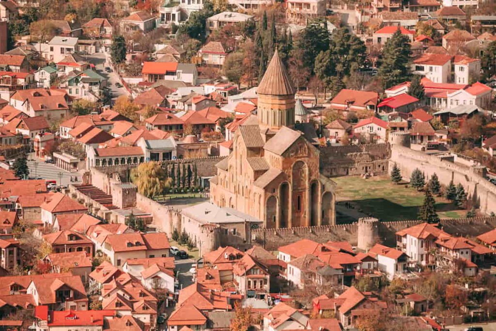 მცხეთის ძველი ქალაქისა და სვეტიცხოვლის ტაძრის ხედი