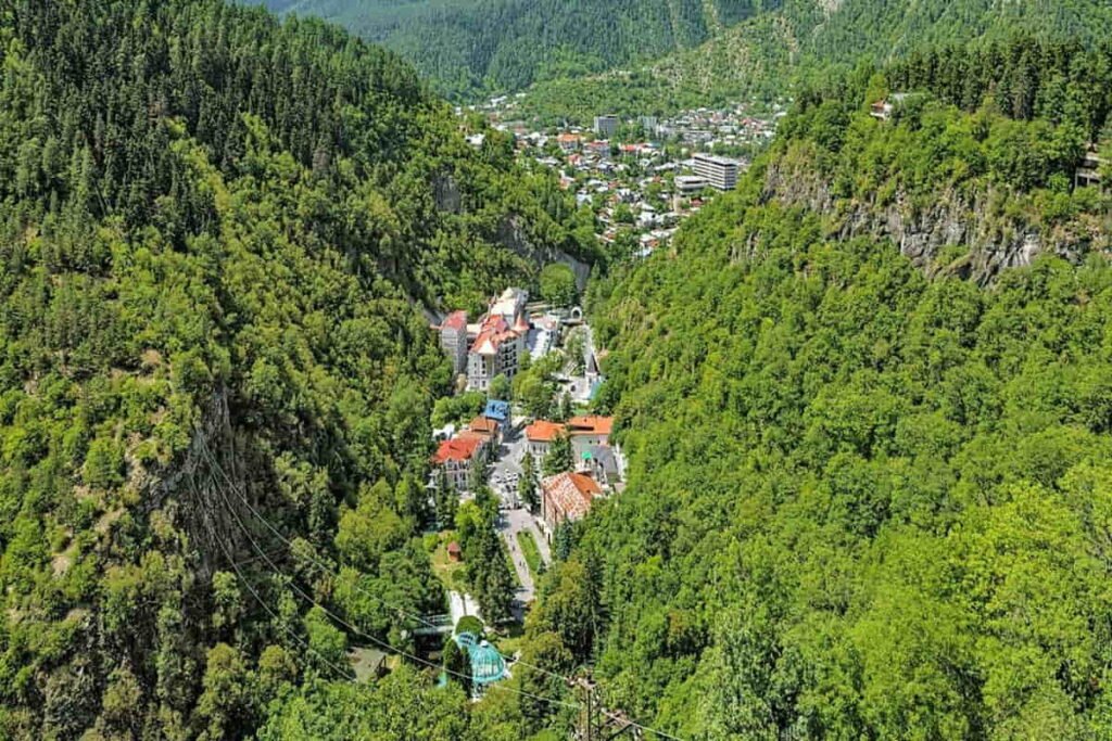 Вид на город Боржоми в Грузии