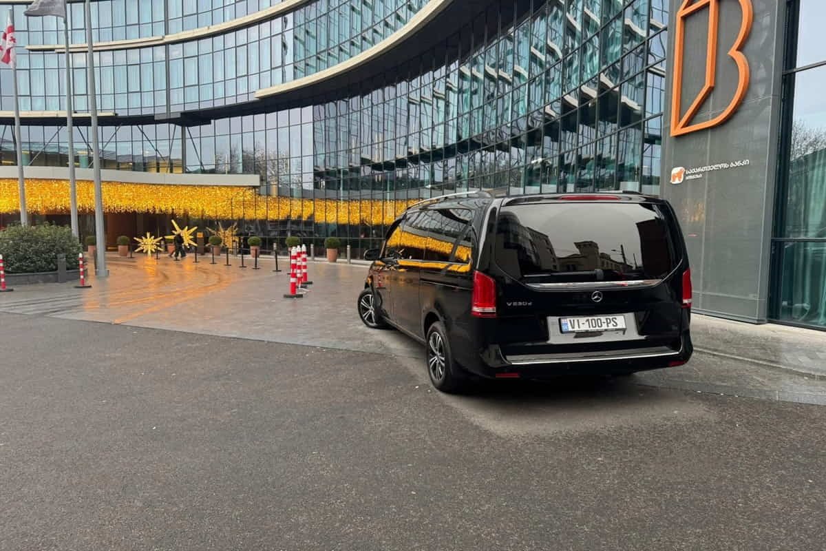6-seater minivan transfer in Tbilisi near Freedom Square hotel