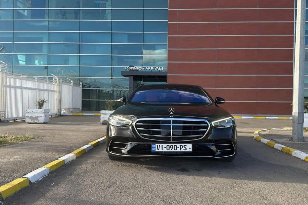 Mercedes S-კლასის ტრანსფერი თბილისის აეროპორტიდან ჩამოსვლისას დახვედრის სერვისით